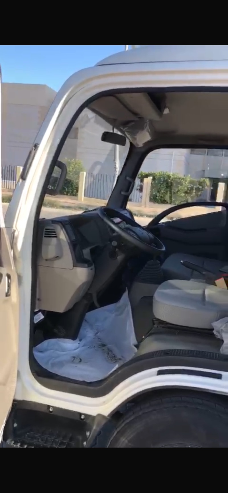 للبيع بدون رخصه ،،سياره jmc 2018 فود ترك جاهزه للعمل ماشيه ٤٠ كيلو فيها ثلاجتين وفريزر +ومكيف واحد طن +مغسله+تمديدات غاز + قريل شيبس +قريل برقر +سيخ شاورما +تمديدات كاهربية كامله +شفاط +ماطور