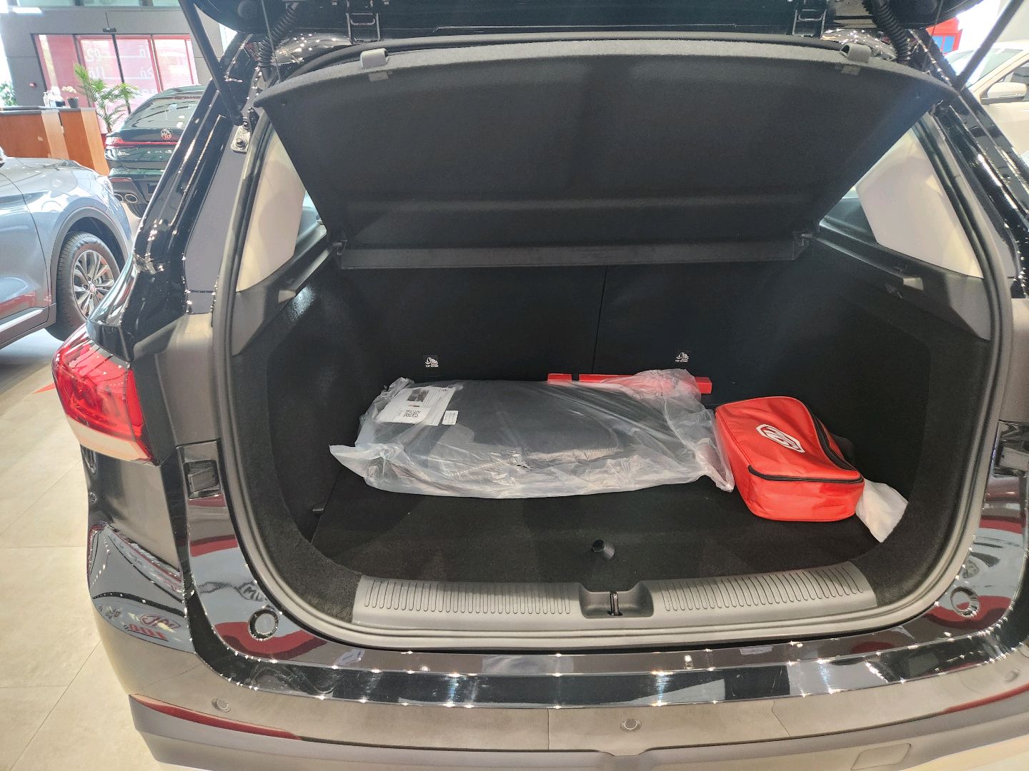 MG ZS 1.5T AT LUX MODEL 2025