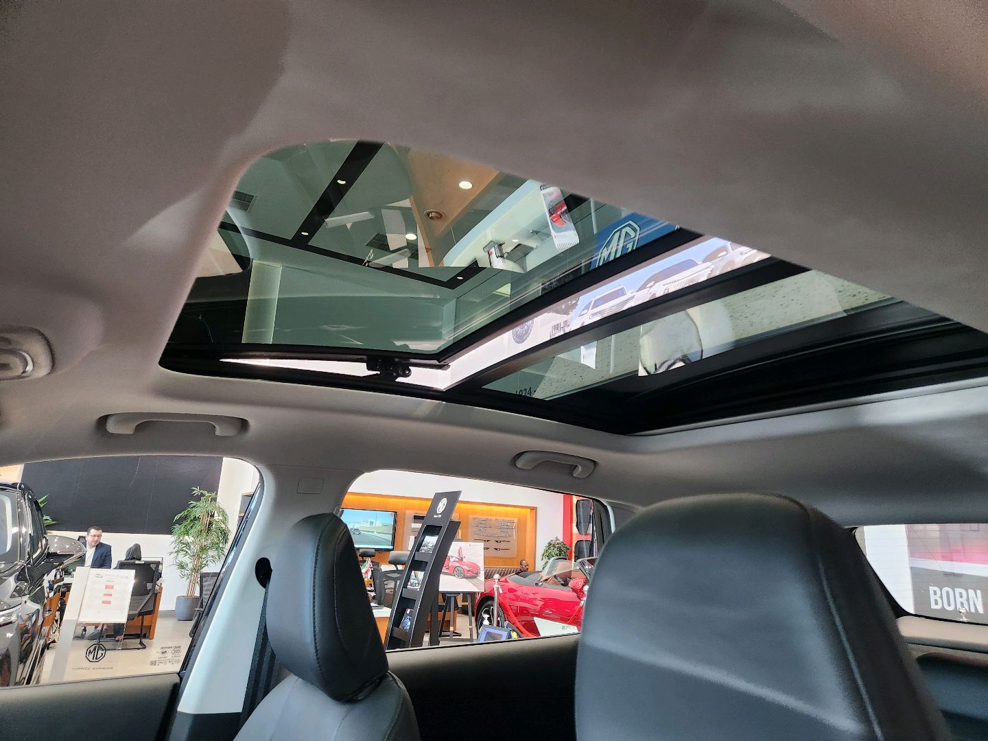 MG ZS 1.5T AT LUX MODEL 2025