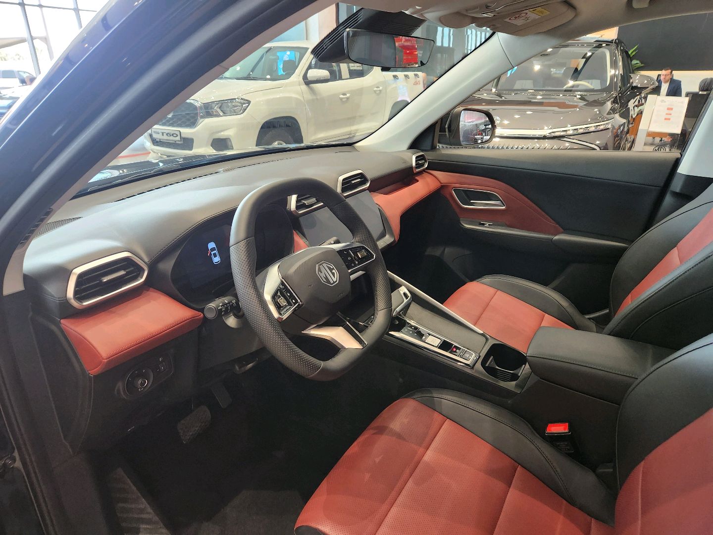 MG ZS 1.5T AT LUX MODEL 2025