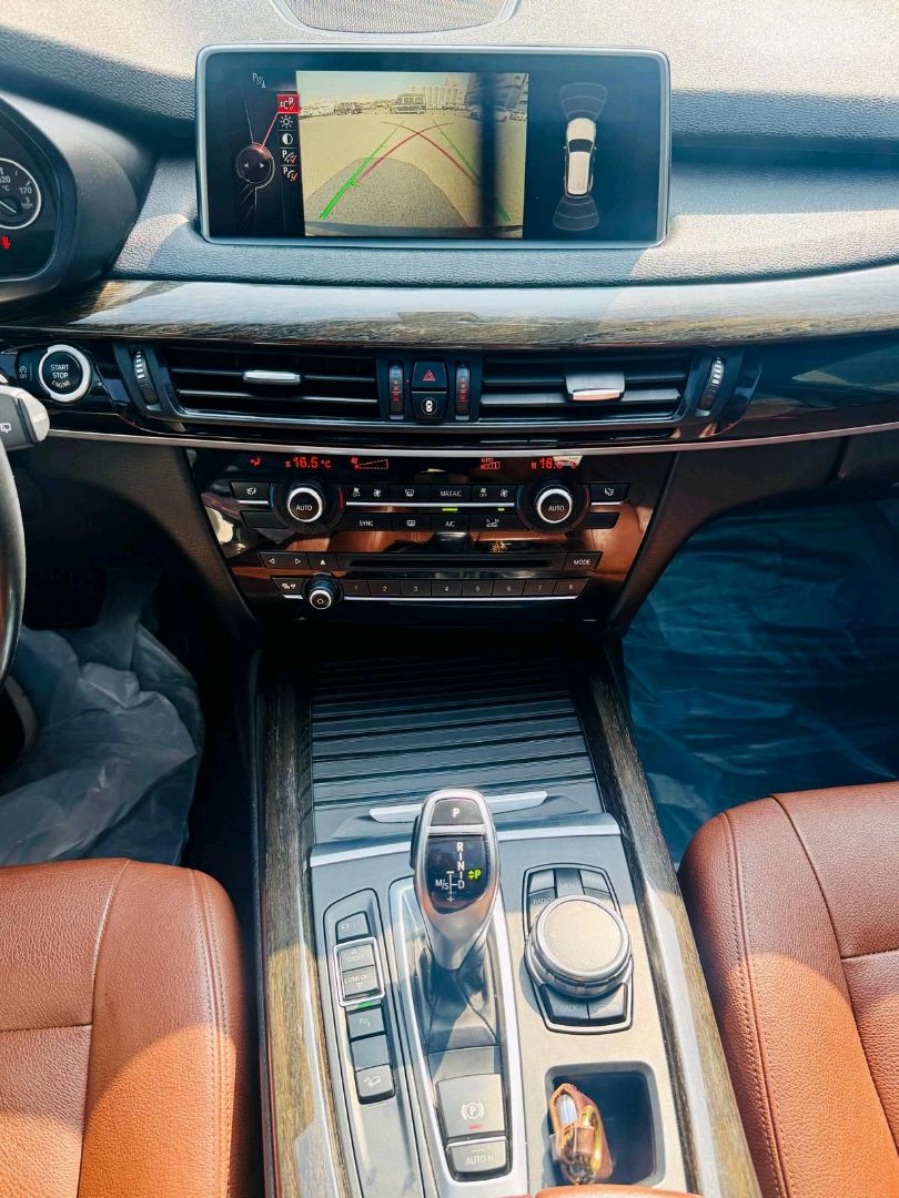 : BMW X5 XDrive Top of theline 2016 Model.