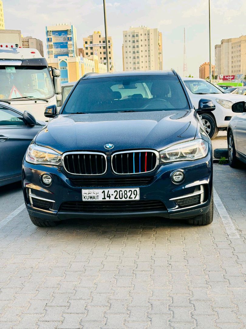 : BMW X5 XDrive Top of theline 2016 Model.