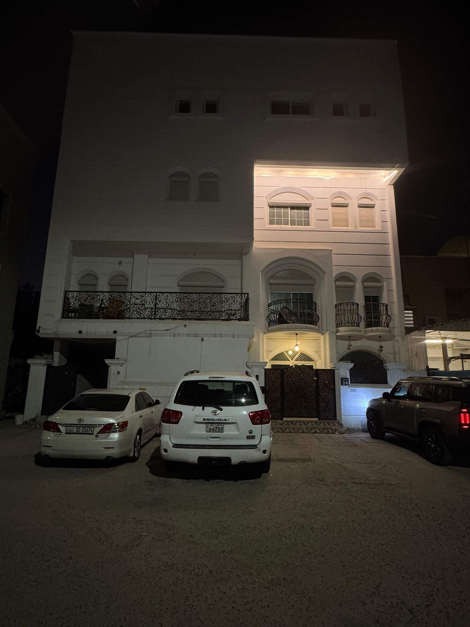مطلوب فلل وأراضي فضاء للبيع في مناطق مختلفة