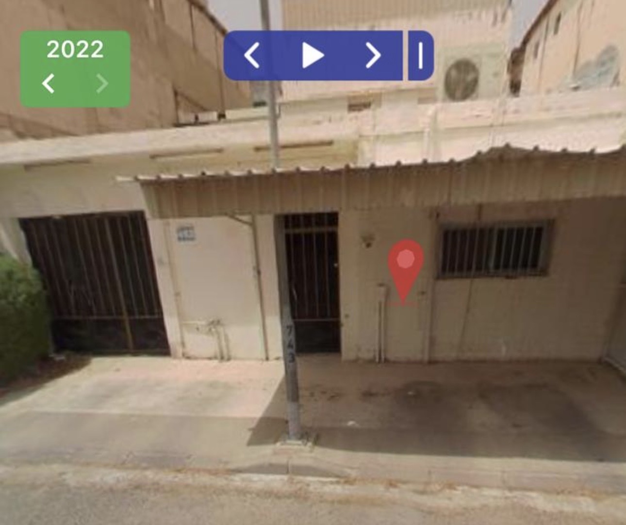 للبيع بيت الاحمدي مساحه256م شارع واحد