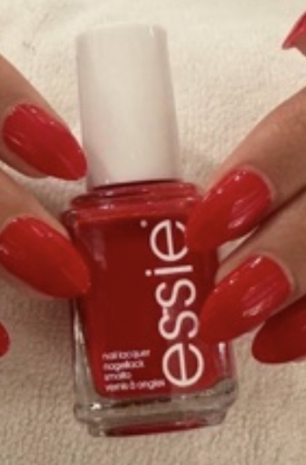 مطلوب موظفات للبديكير والمنيكير وكوافيرات وموظفات لباقي اعمال الصالون.   . We are looking for female staff for pedicures, manicures, hairdressing, and other salon services.