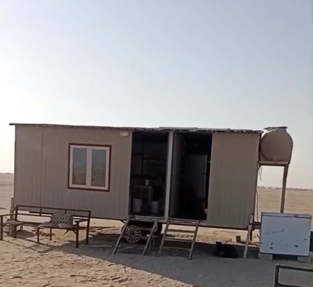 للبيع غرفه سحب ومطبخ عامل ٦في٣