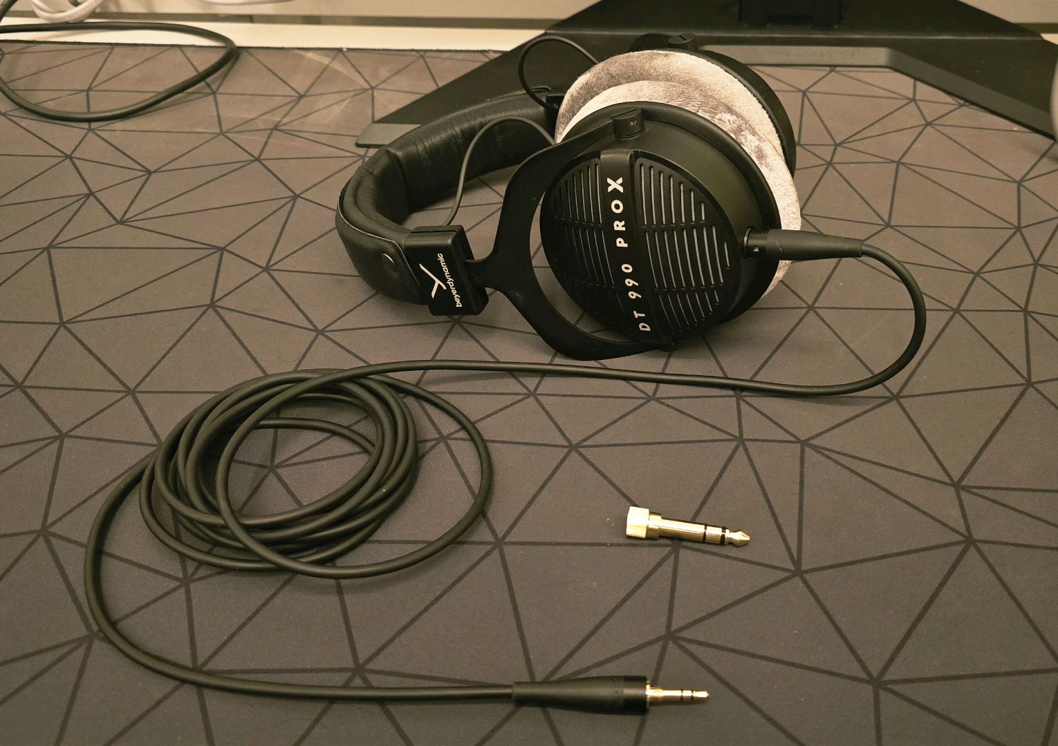 سماعة Beyerdynamic DT 990 PRO X Open-Back Studio Headphones