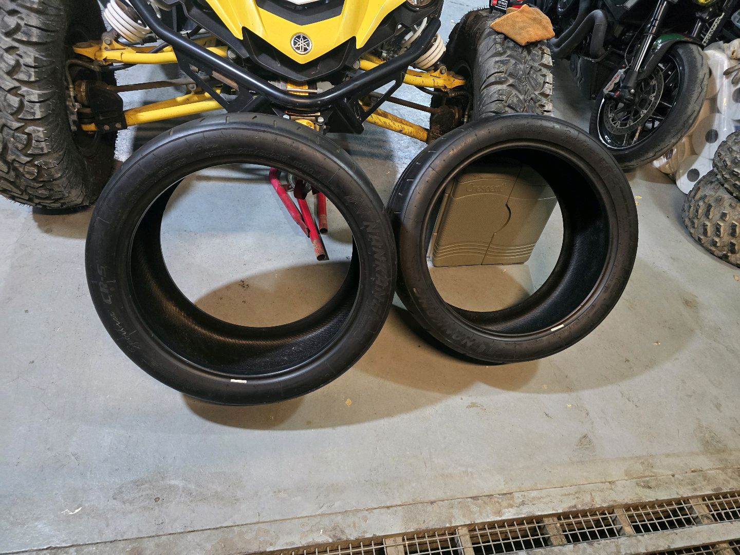 للبيع تواير حجم 275/35ZR