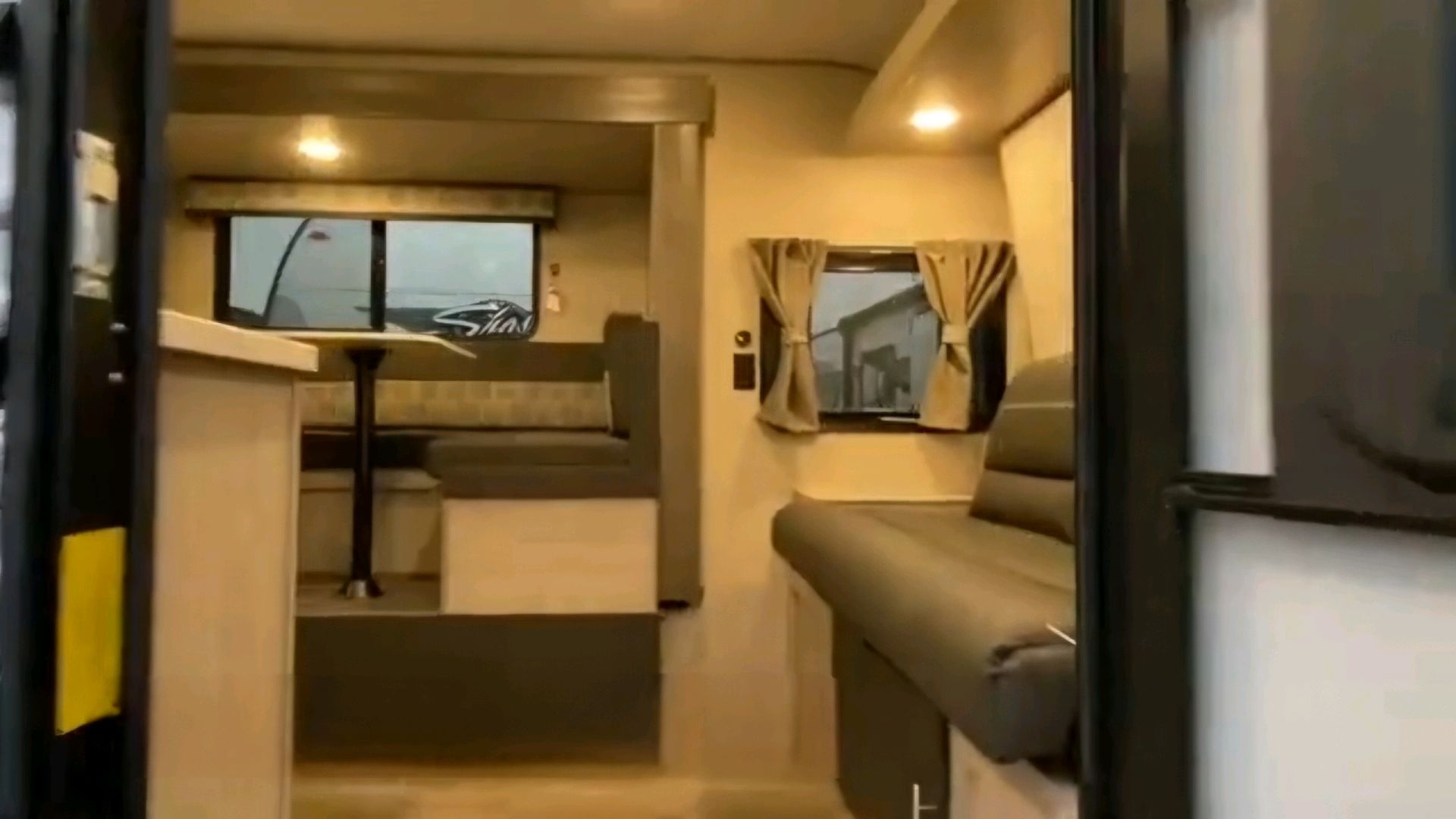 للبيع كرفان 2023 Coachmen BJS184