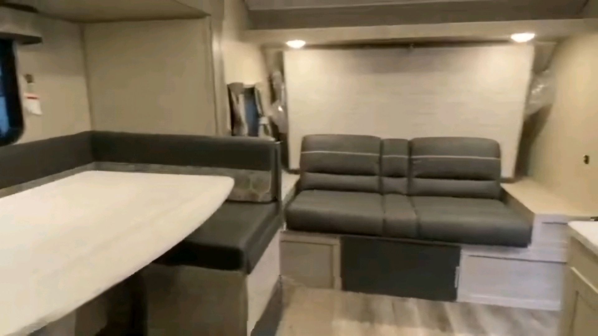 للبيع كرفان 2023 Coachmen BJS184