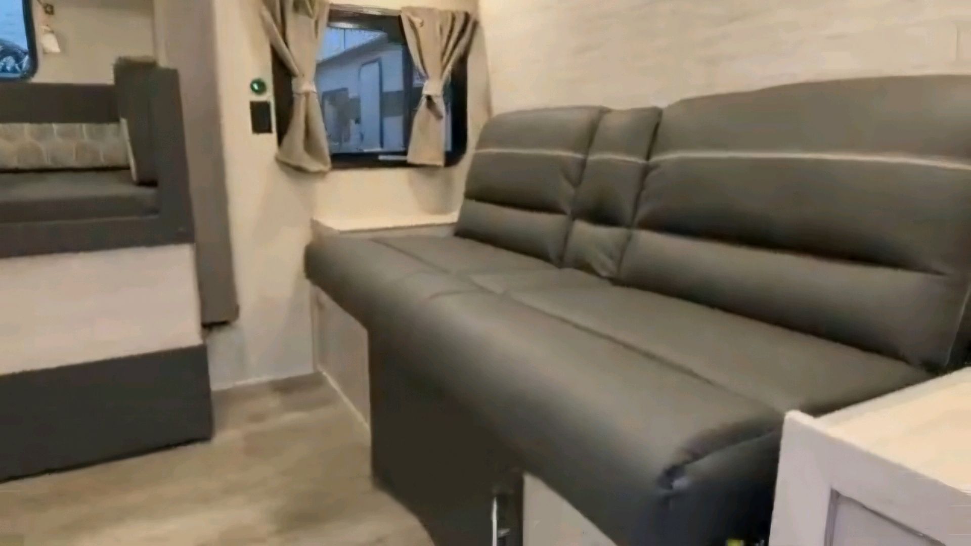 للبيع كرفان 2023 Coachmen BJS184