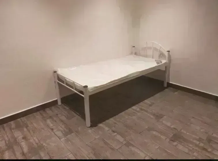 سرير للبيع
