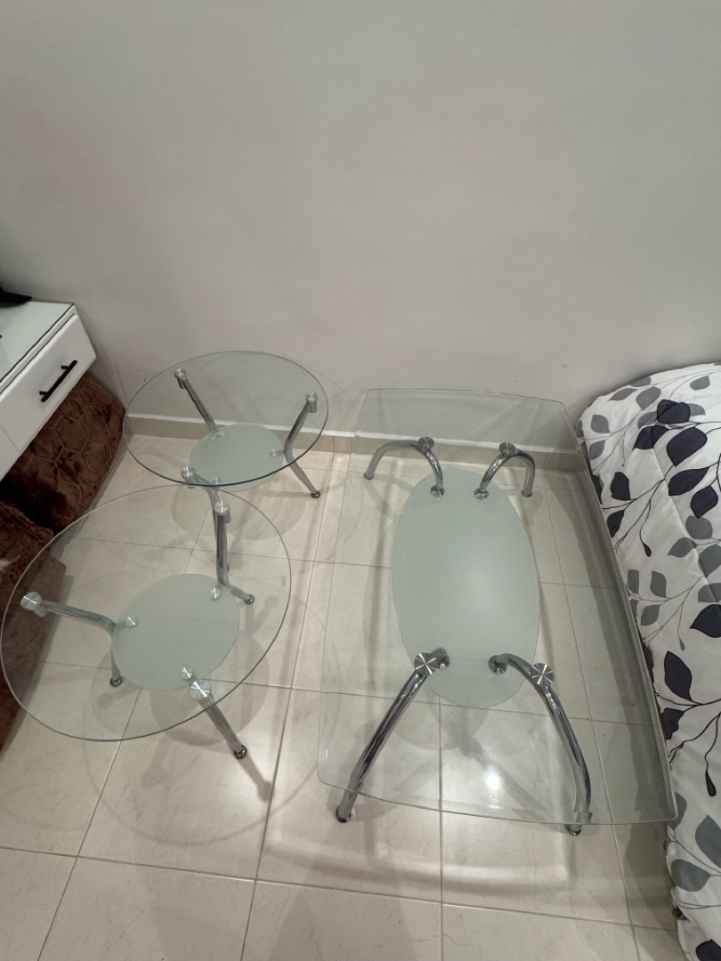 طاولة زجاج