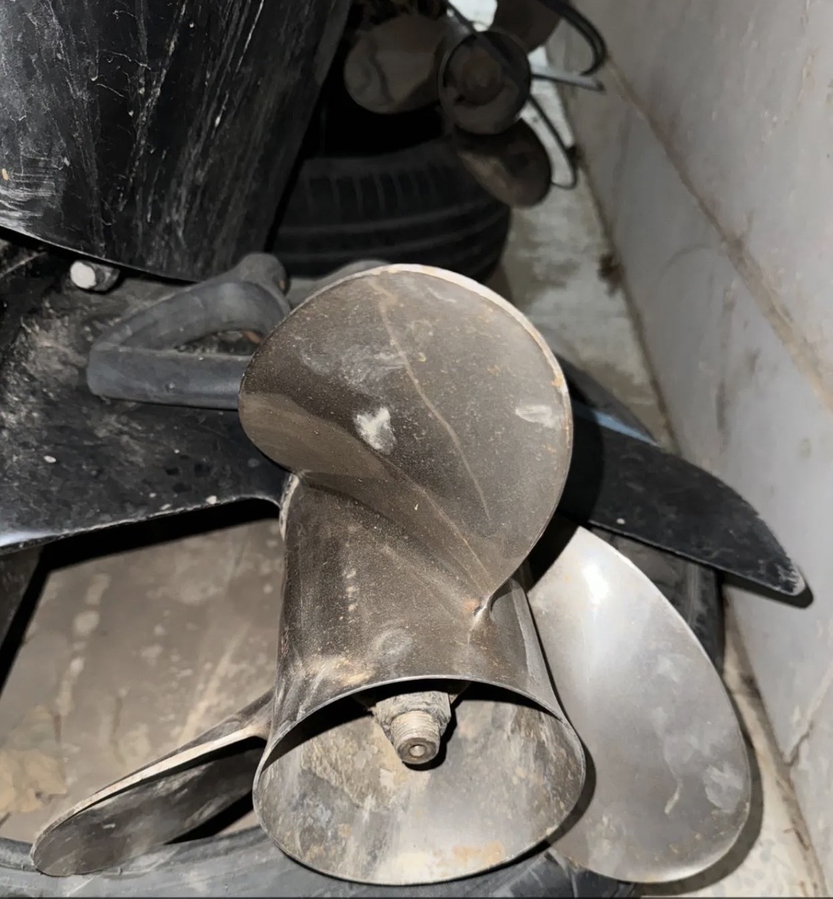 للبيع مكينتين مير كوري ٢٥٠ efi