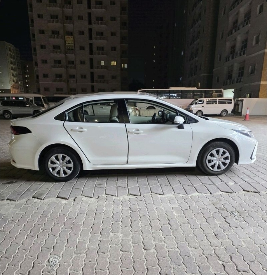 توصيل مشاوير وافراد وطلبات واغراض لجميع مناطق الكويت سيارة خاصة