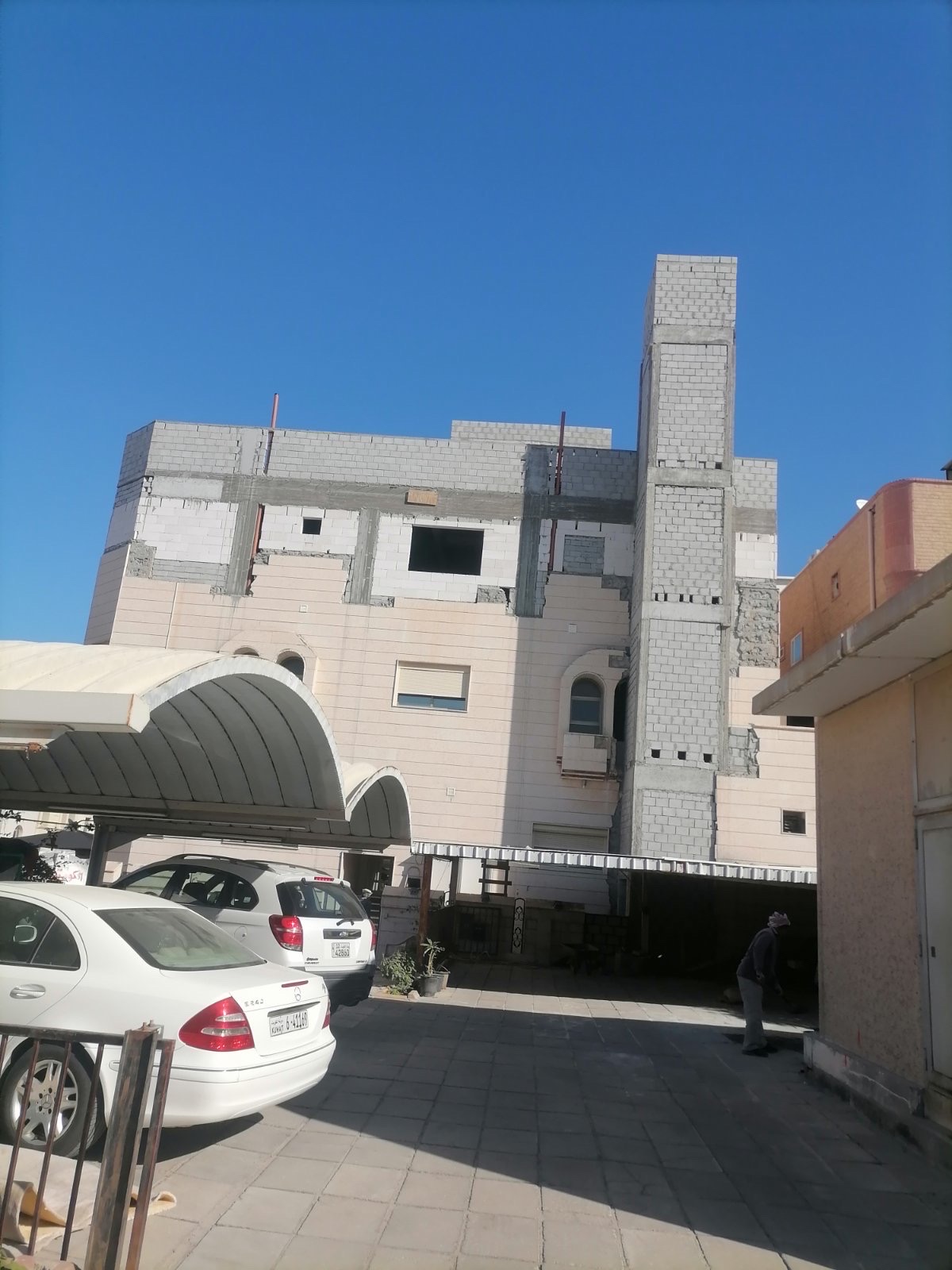 مقاول بناء وترميمات وتكسيرات