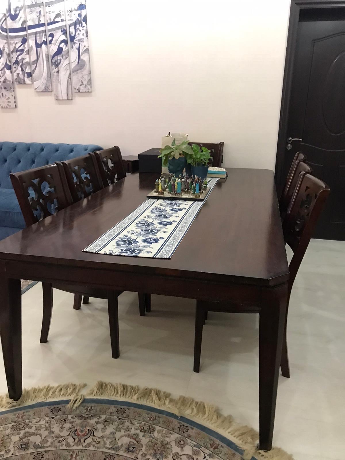 طاولة طعام