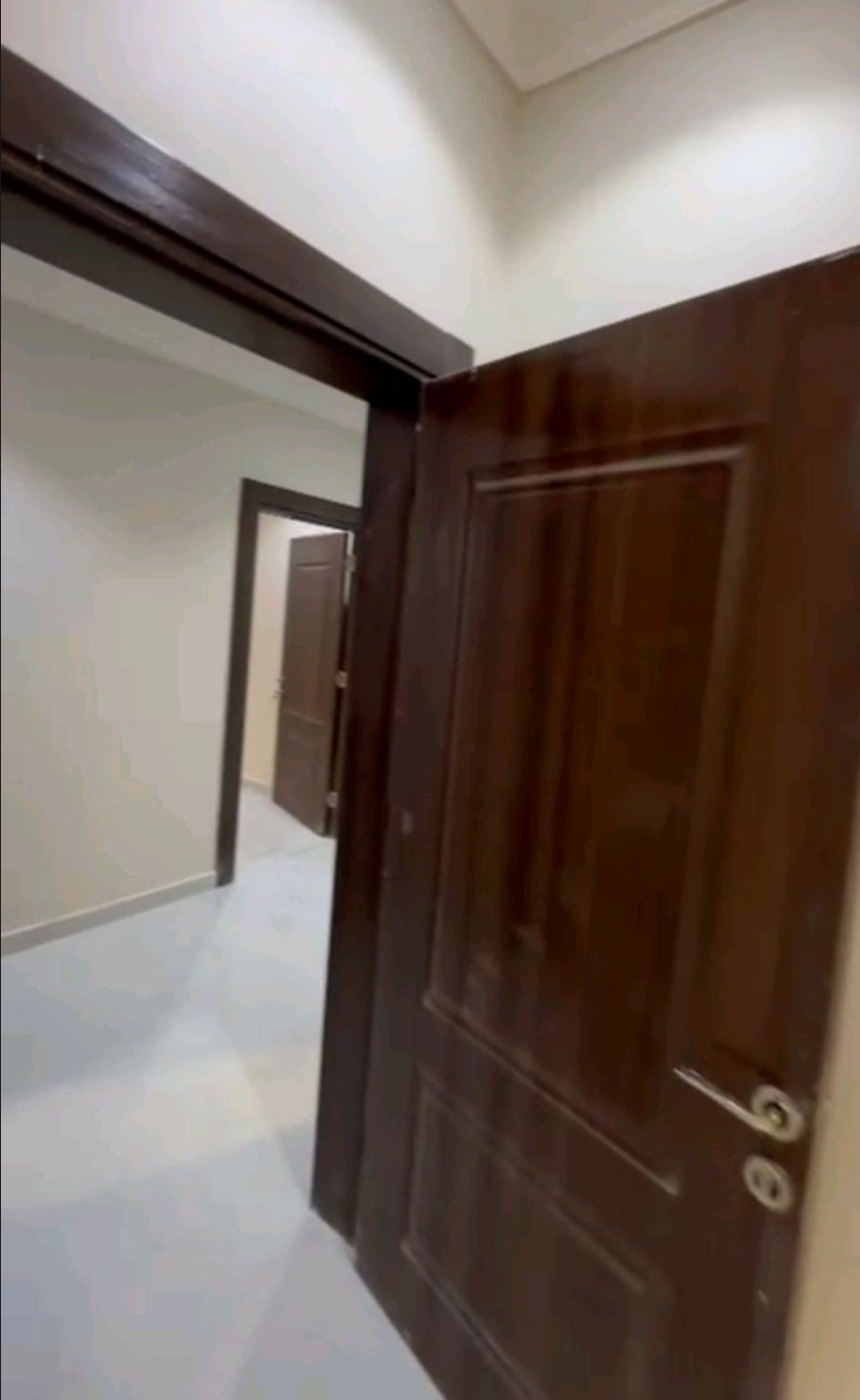 للبيع قسيمة صباح الاحمد تتكون من ثلاث ادوار  بطن وظهر مؤجرة بالكامل ١٥٠٠ دينار شهري تكييف صيانة وكفالةمصعد مع عقد صيانة سنوي سخان مركزي كفالة خزان جديد القسيمة بناء جديد