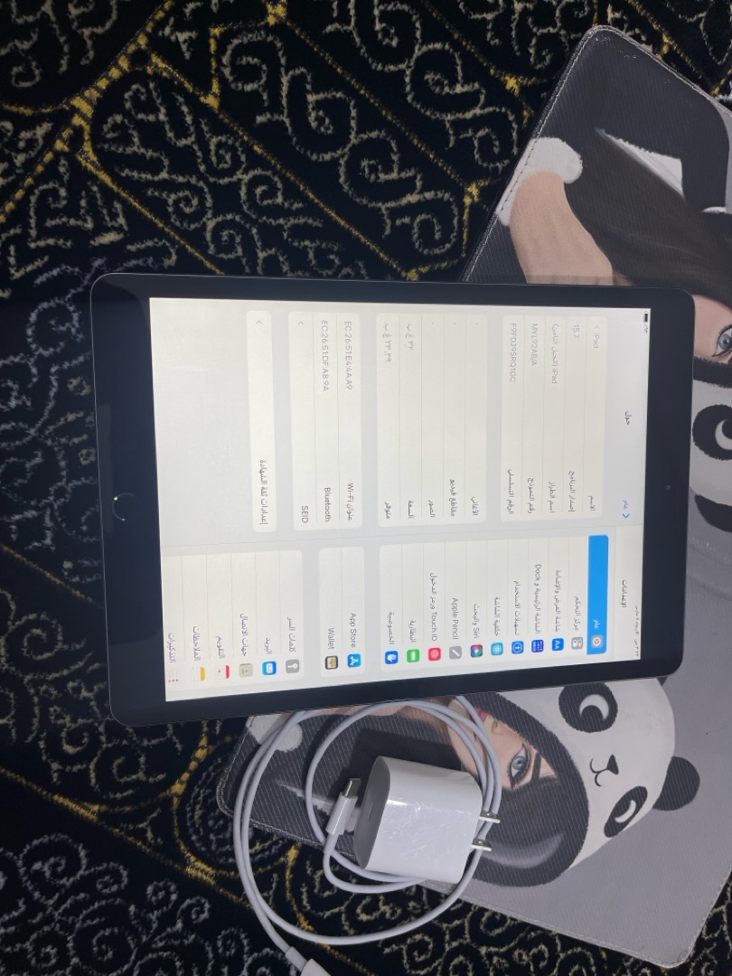 ايباد ابل 8 الثامن 32 قيقا نظيف بحالة ممتازة مع البوك والشحن