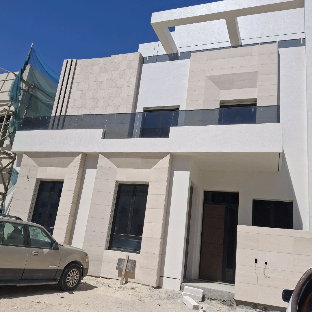 فني زجاج ومريا