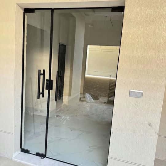 فنى زجاج ومرايات