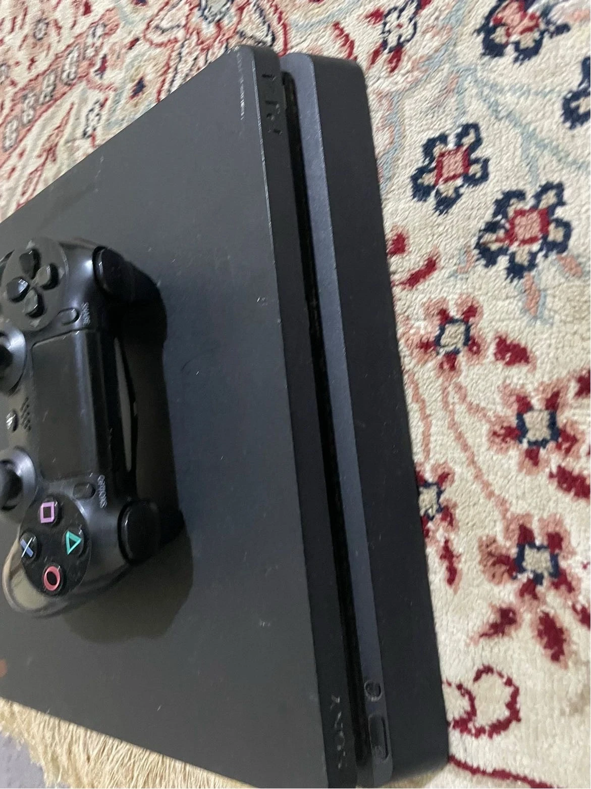 بلاستيشن ٤للبيع