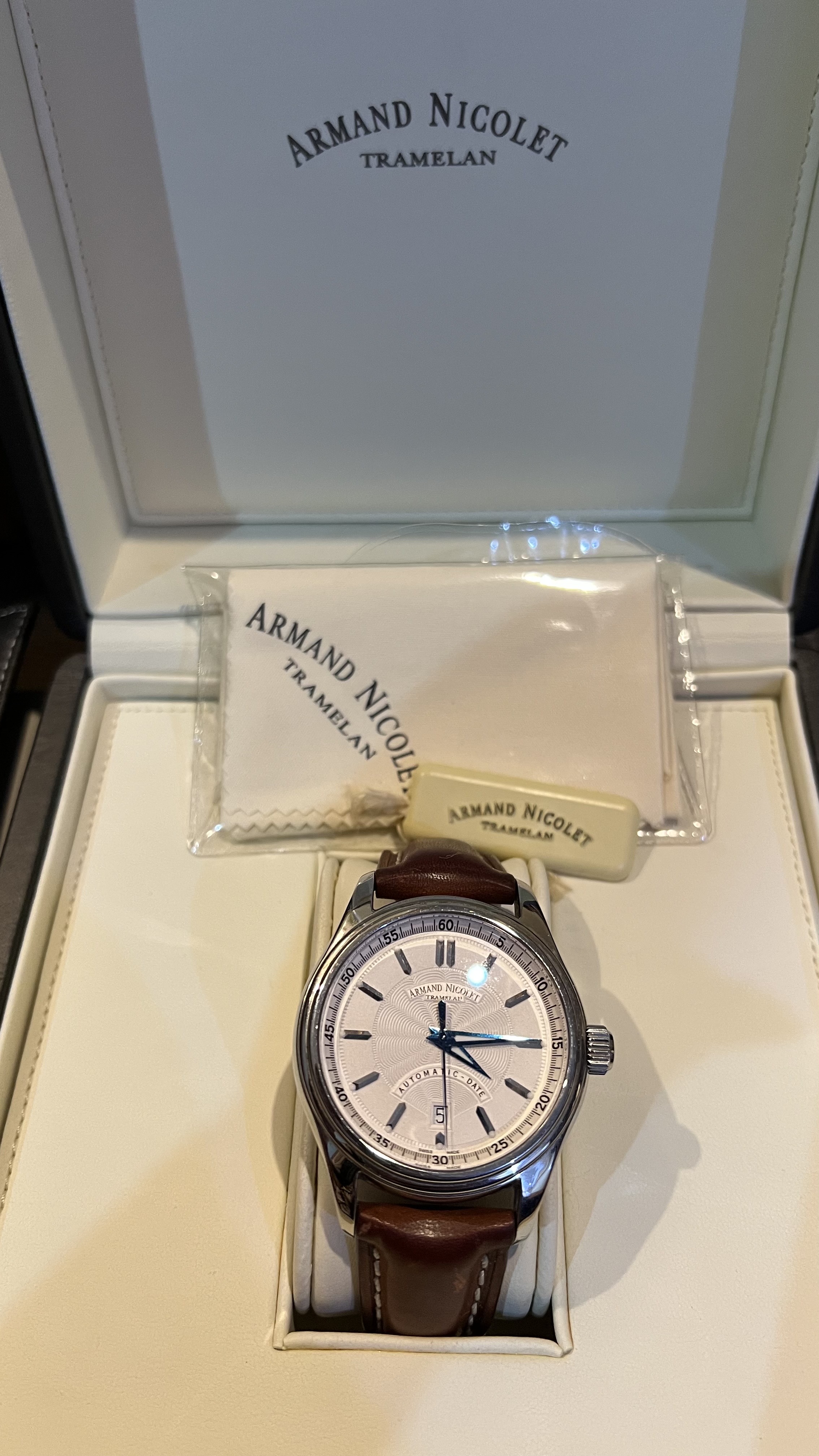 ساعه رجالي armand nicolet