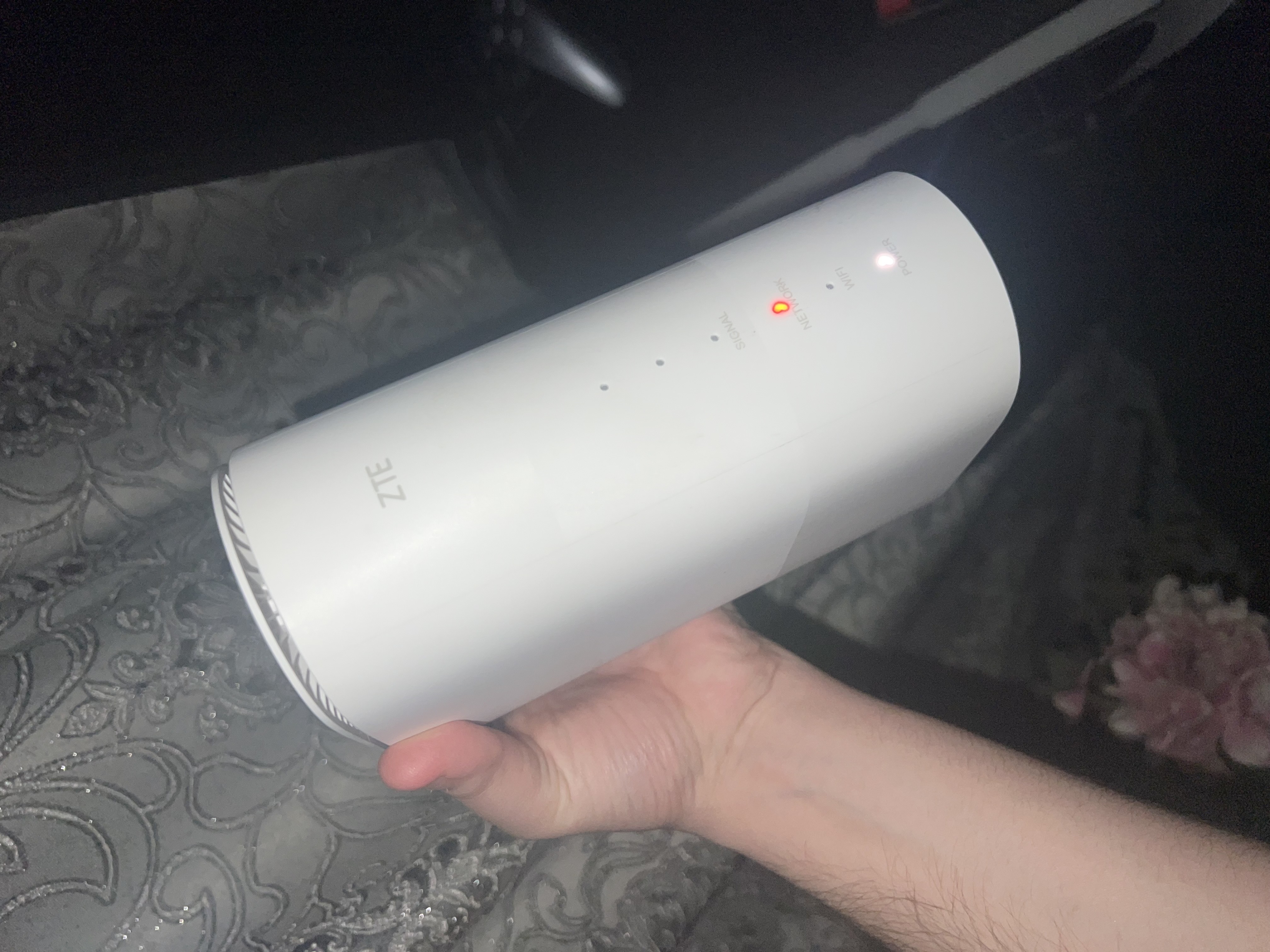 للبيع راوتر  مفتوح لكل الشبكاتZTE MC888
