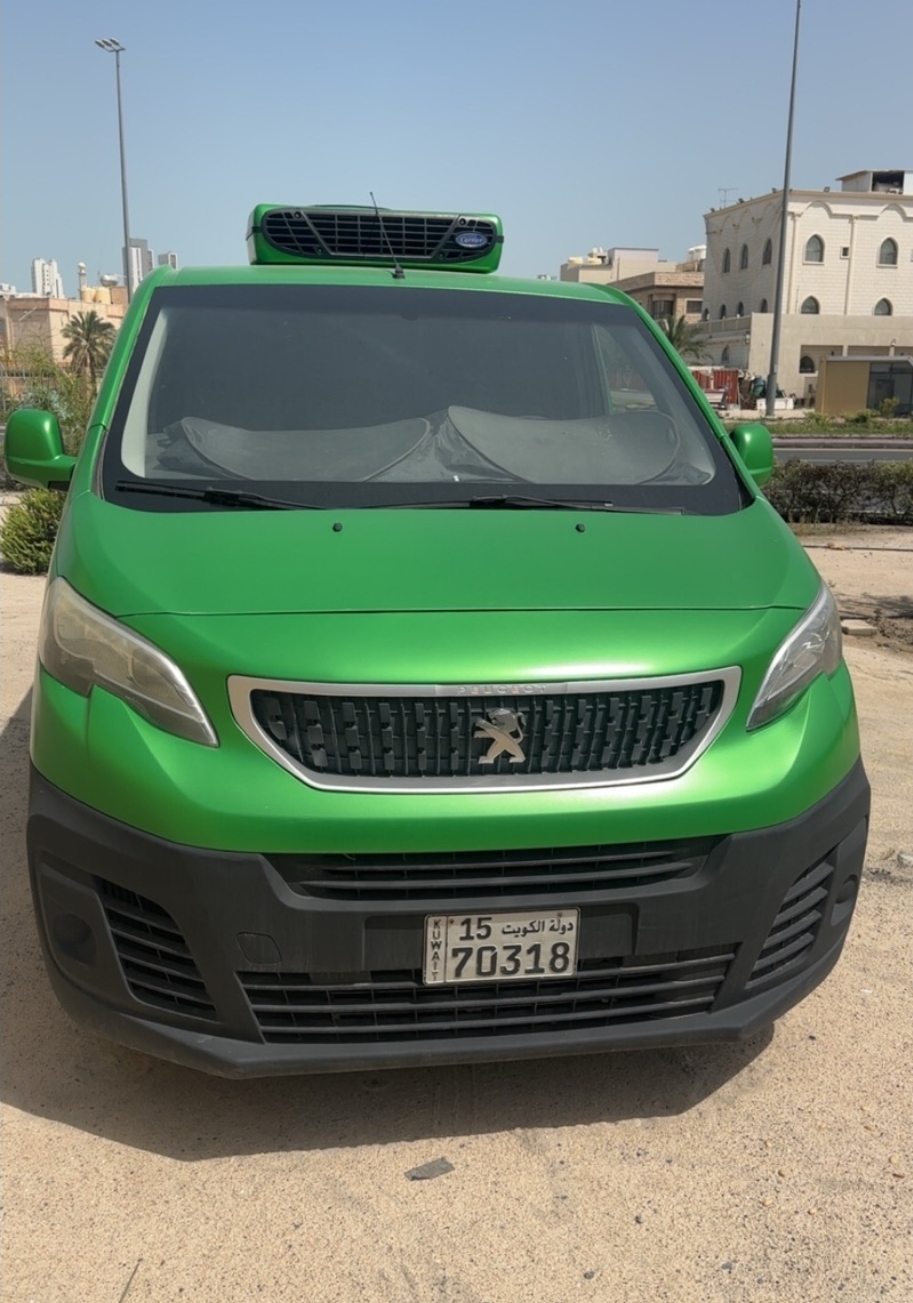 للبيع باص بيجو 2018