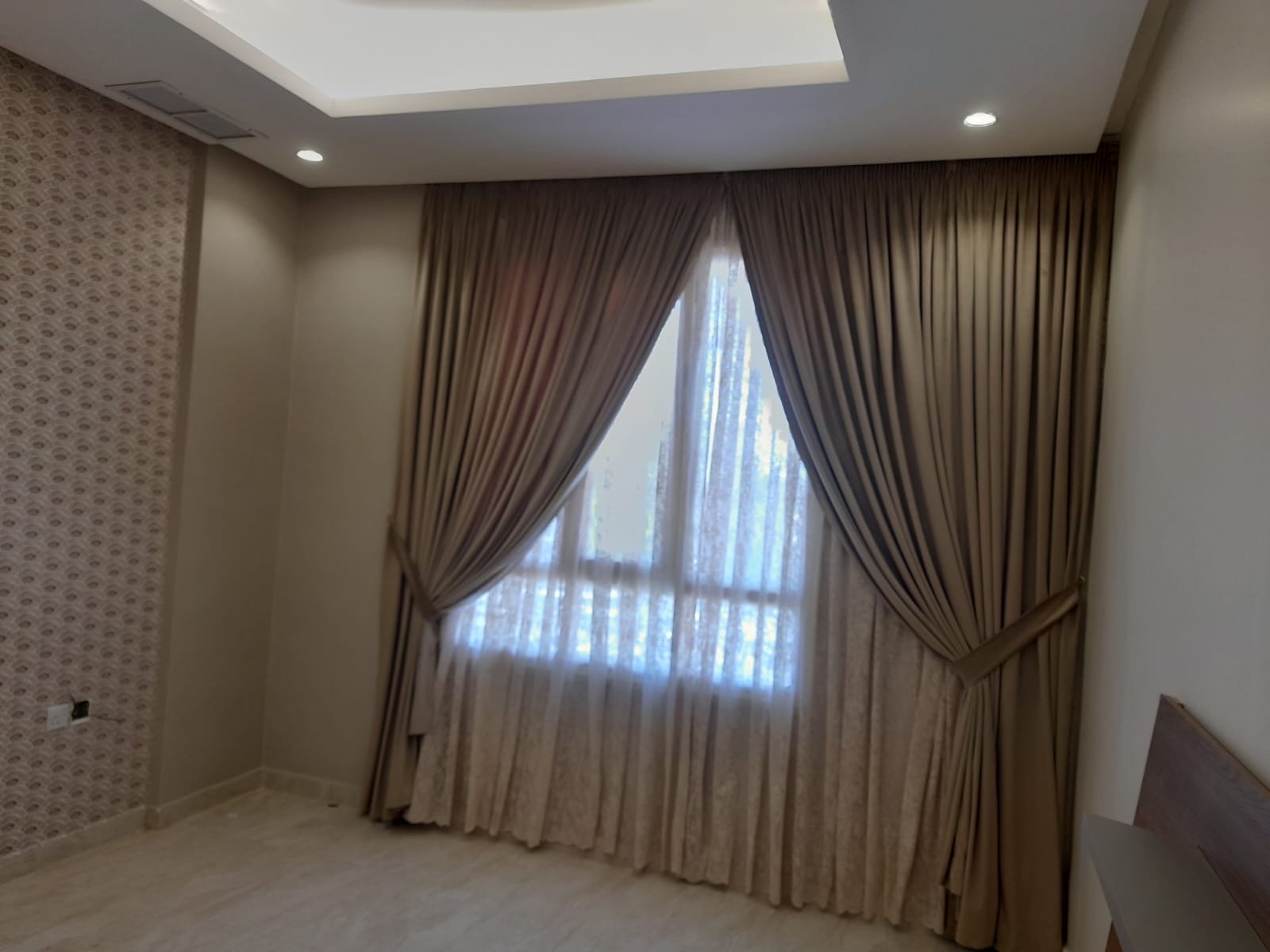 ورق جدران.باركيه.ارضيات رول.ستاير.بديل خشب.بديل رخام.تكسيات طوف.
