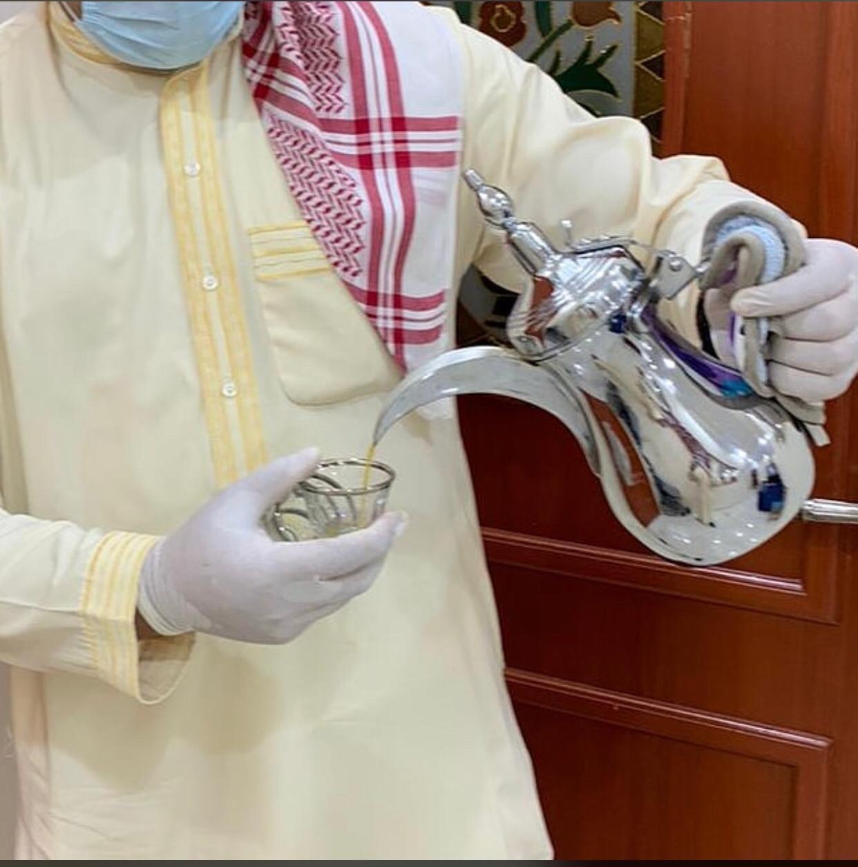 خدمة شاي وقهوة وعصير