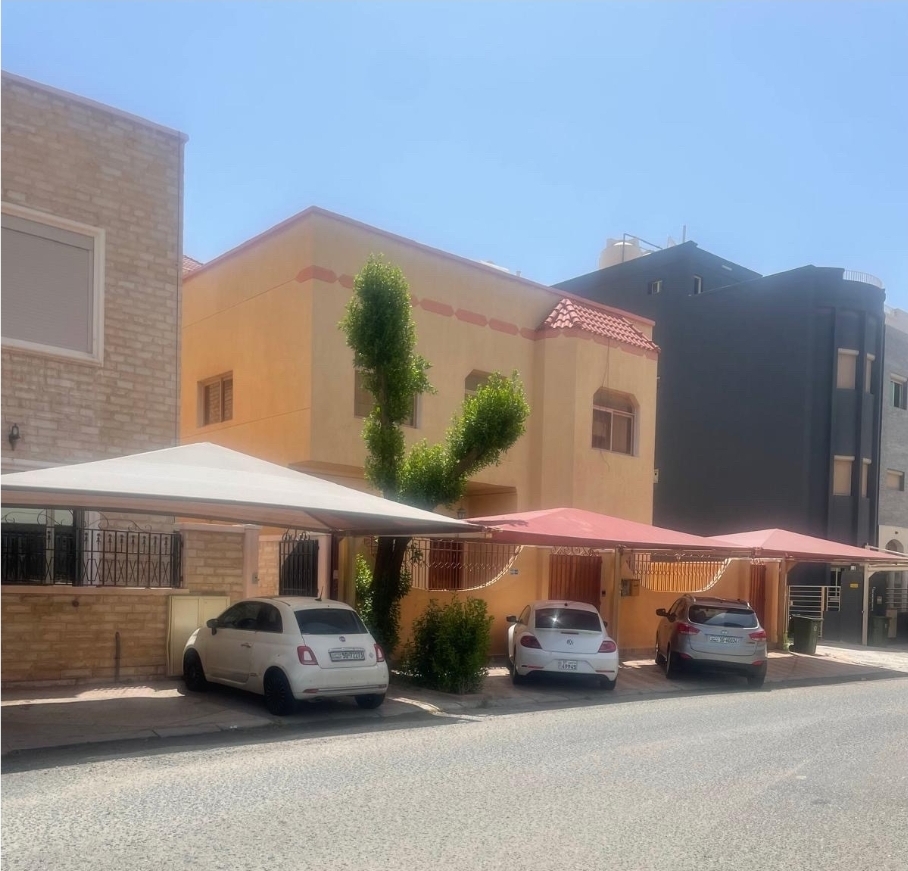 للبيع فيلا سكن خاص بالجابريه مساحة375 دورين وربع من المالك مباشر